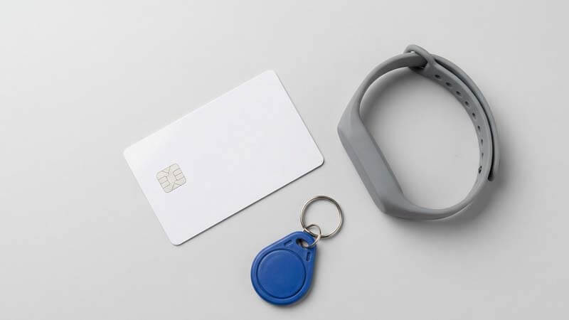 Идентификаторы для СКУД смарт-карта, RFID-брелок и силиконовый браслет